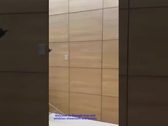 Porta oscillante in alluminio