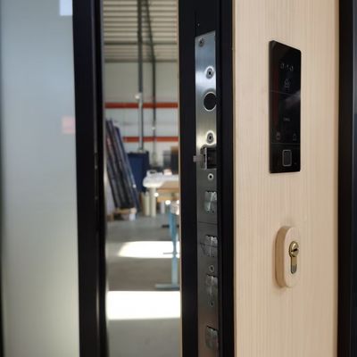 Porta da giardino in alluminio di legno nero senza rumore Porte d'ingresso a pivot di alluminio