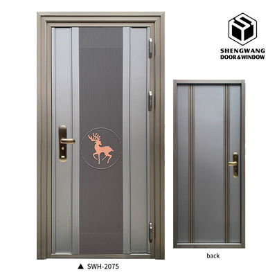 Porta d'ingresso di una villa in stile swing facile per vivere in modo ecologico